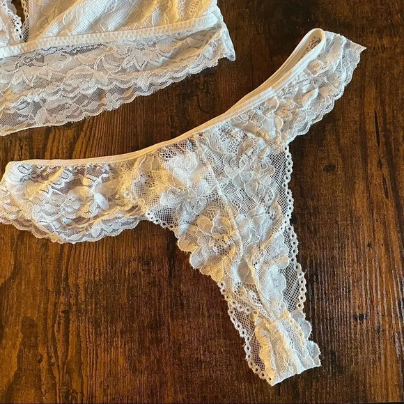2 Piece white lace lingerie - Picture 3 of 15